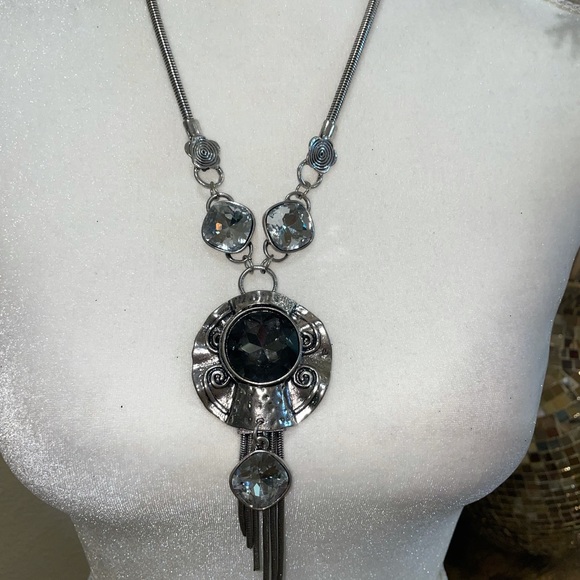 Beautiful sparkly necklace - Picture 8 of 8